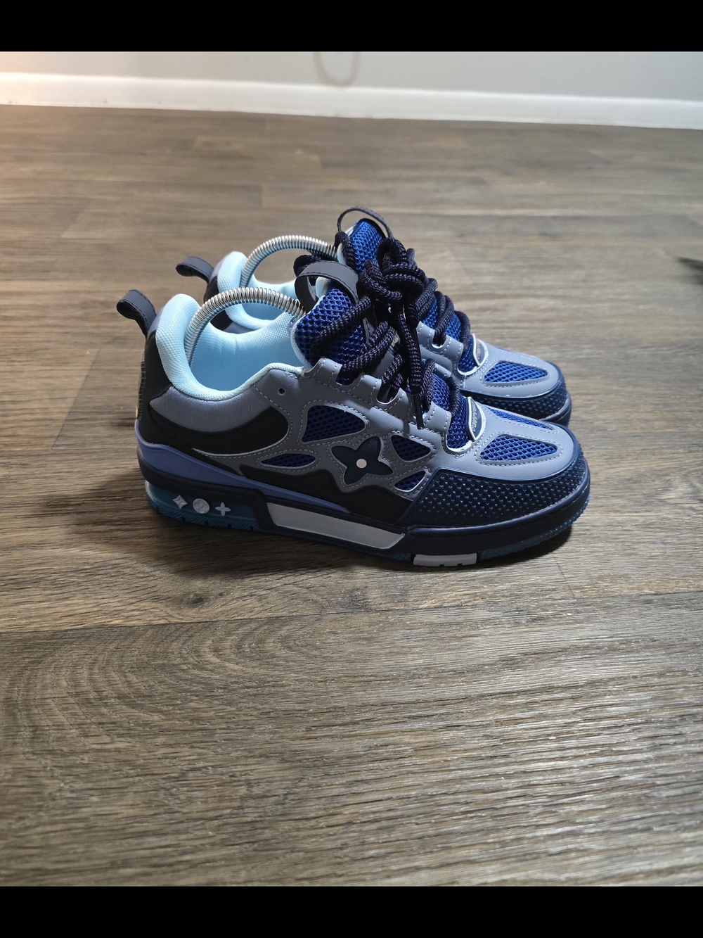 Blue Tone Urban Skate Sneakers - New in Box - Picture 2 of 3